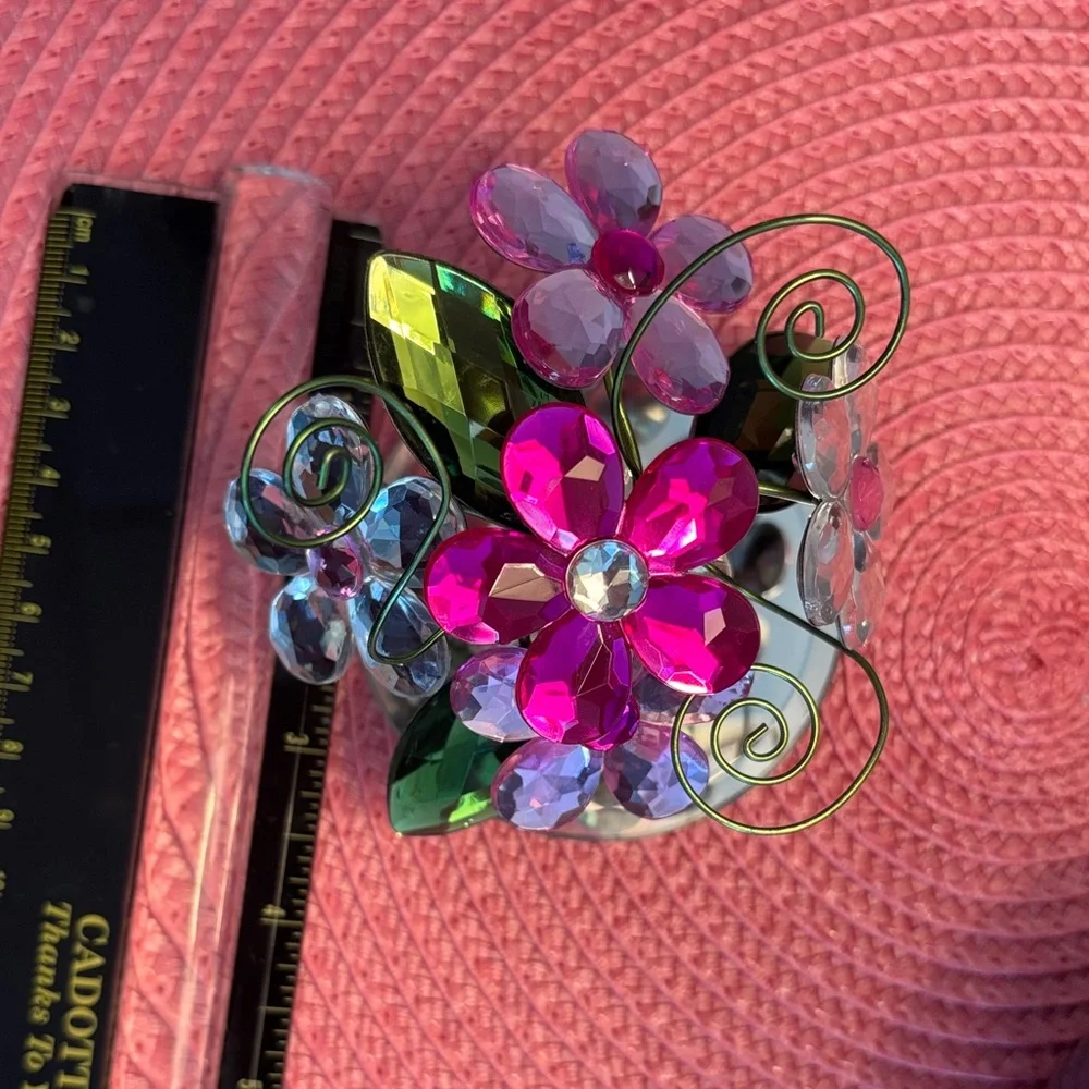 🌸Floral🌸Crystal with Pink and Green Accents Includes‎ Mirror Plate